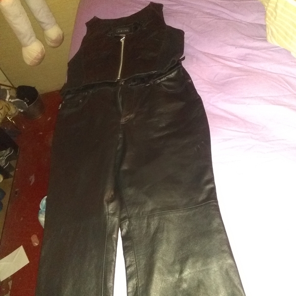 Clothes - Picture 3 of 3